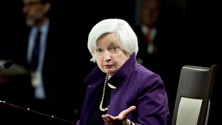 Janet Yellen, secretaria del Tesoro de Estados Unidos a favor de reevaluar las normas regulatorias bancarias.