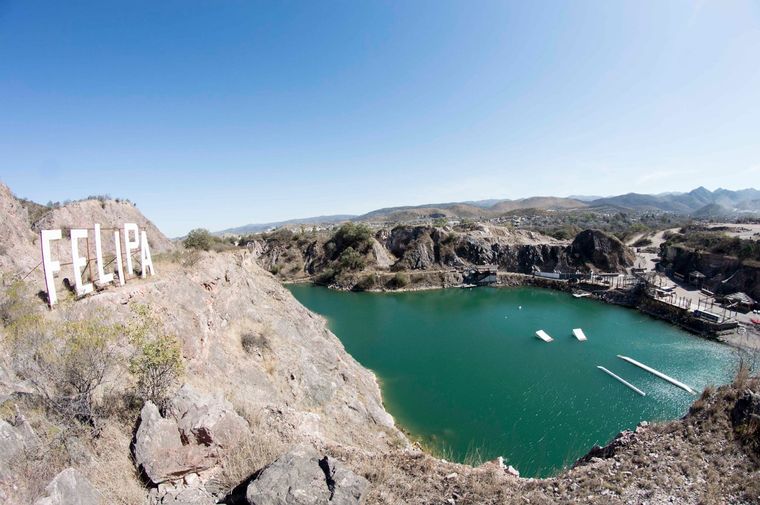 La Laguna Azul puede tener en ciertos sectores una profundidad de 14 metros.