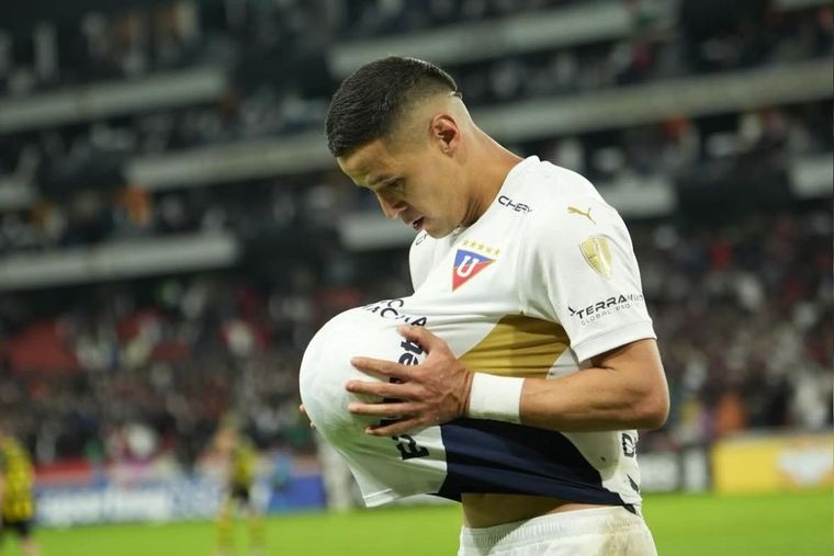Álex Arce arrasa en la Liga de Quito. Foto: Instagram