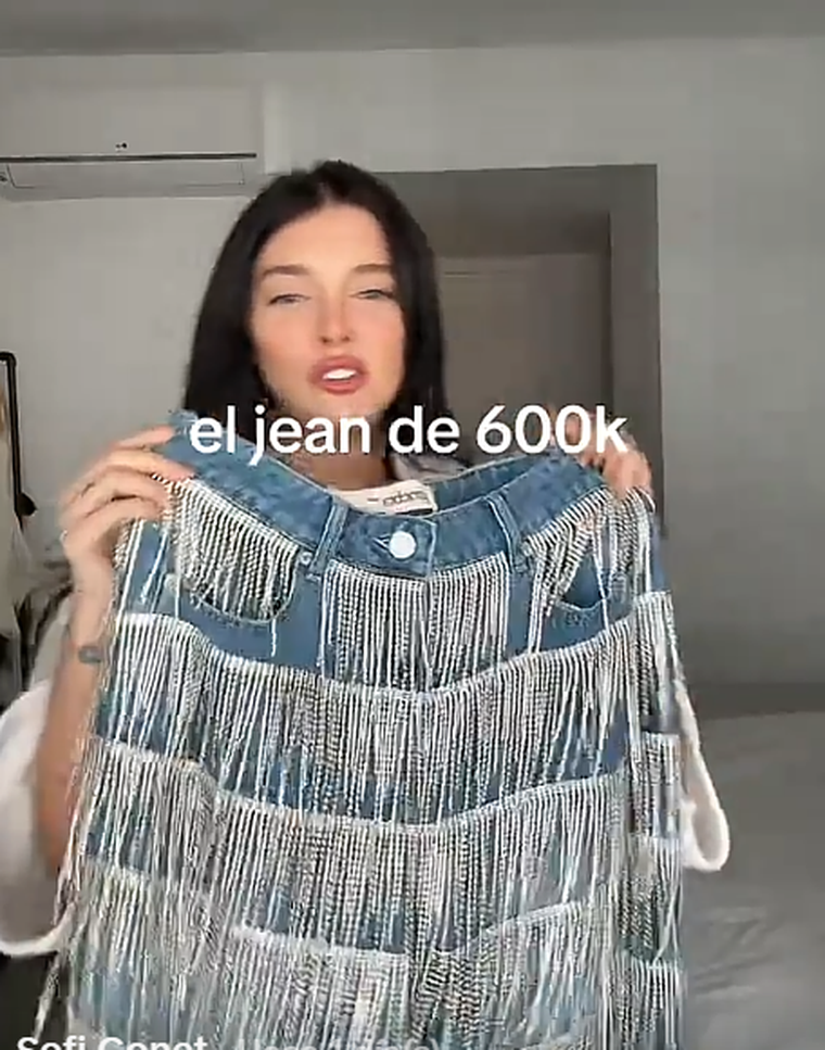 La combinación del jean con brillo y el tapado de leopardo para su nuevo proyecto.