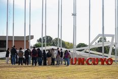 La iniciativa busca acortar la brecha entre la secundaria y la universidad.