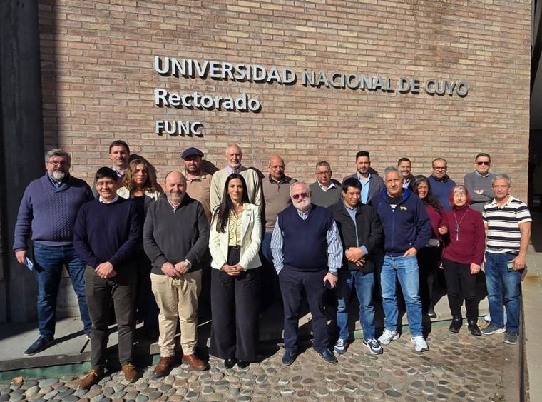 Recientemente, obras sociales universitarias de todo el país se reunieron en Mendoza para definir posibles salidas a la crisis. Recientemente, obras sociales universitarias de todo el país se reunieron en Mendoza para definir posibles salidas a la crisis.