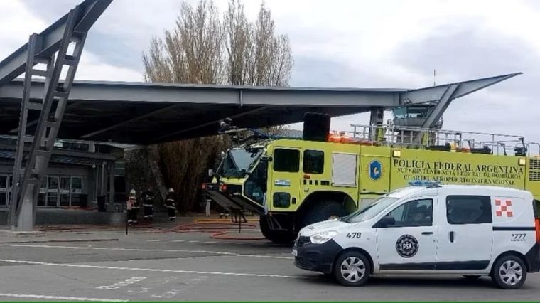 Susto en el aeropuerto de El Calafate: un pasajero dijo que tenía una bomba y evacuaron a más de 200 pasajeros. Foto: Gentileza