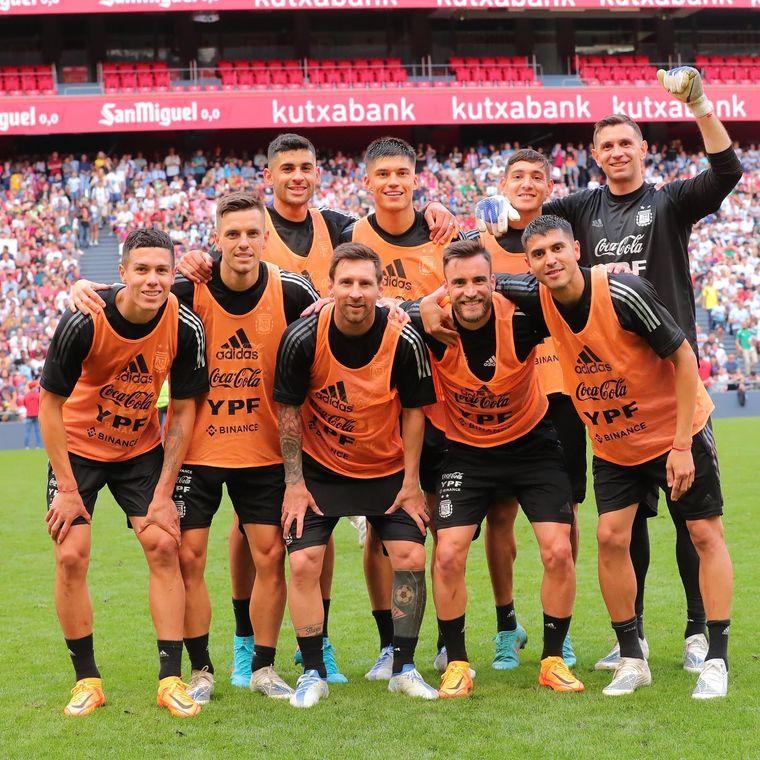 El equipo naranja fue el ganador de una práctica distendida de la Selección argentina en Bilbao.