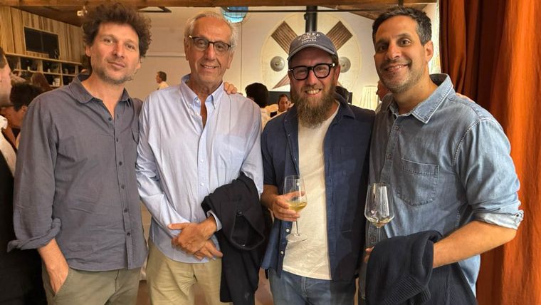 Cristian Williams, Facundo Ernesto Suárez Lastra, Juan Pablo Michelini y Juanfa Suárez Lastra. Cristian Williams, Facundo Ernesto Suárez Lastra, Juan Pablo Michelini y Juanfa Suárez Lastra.