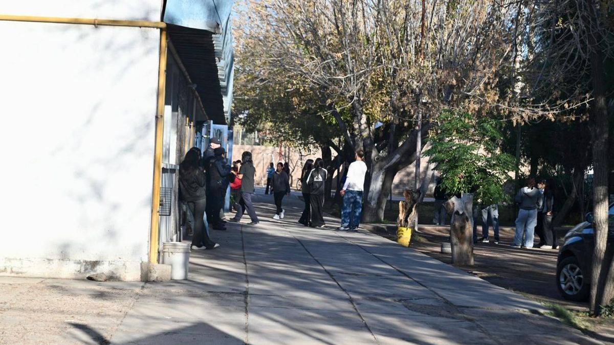 Presencia policial y poca concurrencia tras la amenaza de tiroteo en Las Heras