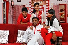 obsesion al palo: todo los bienes que tiene son de color rojo y blanco