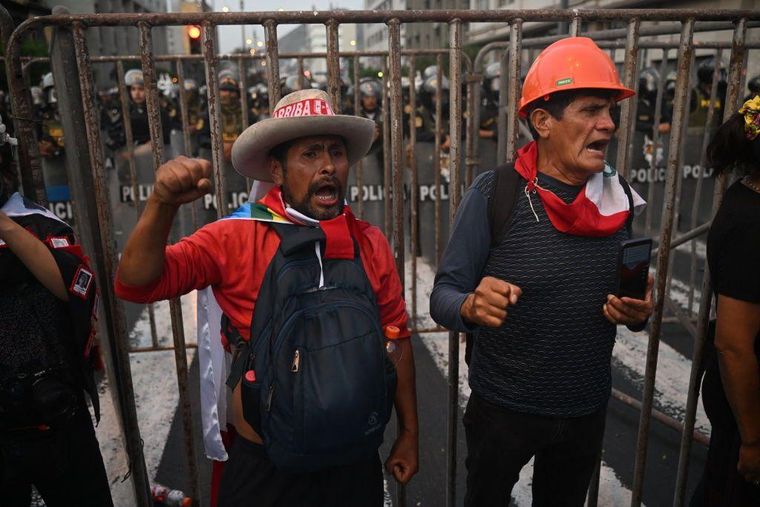 La economía se contrajo en 2023, cuando la caída de Pedro Castillo provocó meses de protestas.