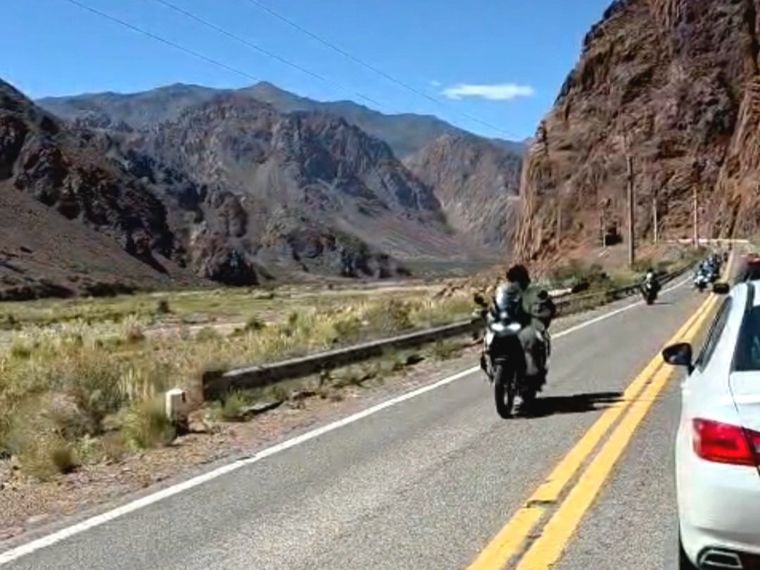 El Encuentro de Motos Cristo Redentor se realiza este fin de semana en Mendoza y, en caravana, se dirigieron a Uspallata para continuar la travesía. El Encuentro de Motos Cristo Redentor se realiza este fin de semana en Mendoza y, en caravana, se dirigieron a Uspallata para continuar la travesía.
