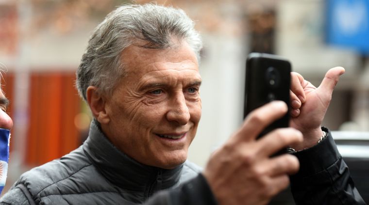 Mauricio Macri fotografiándose a sí mismo Foto: ALF PONCE MERCADO / MDZ