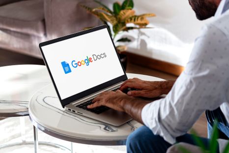 Google Docs suma resúmenes en audio para escuchar documentos y acelerar la revisión antes de reuniones. Google Docs suma resúmenes en audio para escuchar documentos y acelerar la revisión antes de reuniones.
