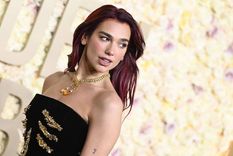 Dua Lipa tuvo un impensado percance con su vestido para los Globos de Oro.