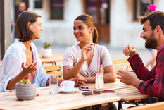 Un estudio reveló la importancia de los conocidos en nuestro bienestar emocional. Foto: Shutterstock
