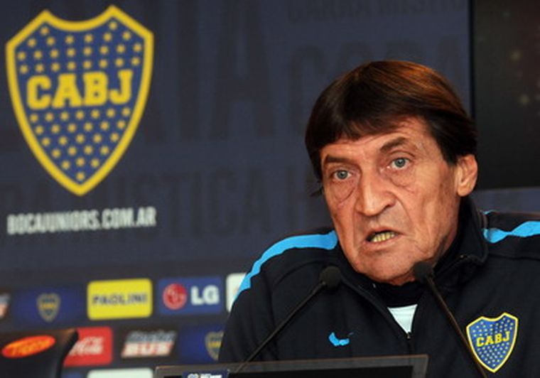 Julio Falcioni habló del tema Viatri. Foto: Télam