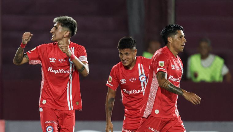 El debut de Enzo Pérez en ARgentinos Juniors no fue el deseado.