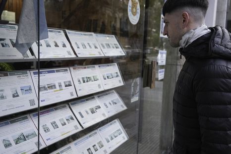 La compraventa de inmuebles se disparó en la Ciudad de Buenos Aires, impulsando una suba de precios en dólares. La compraventa de inmuebles se disparó en la Ciudad de Buenos Aires, impulsando una suba de precios en dólares.