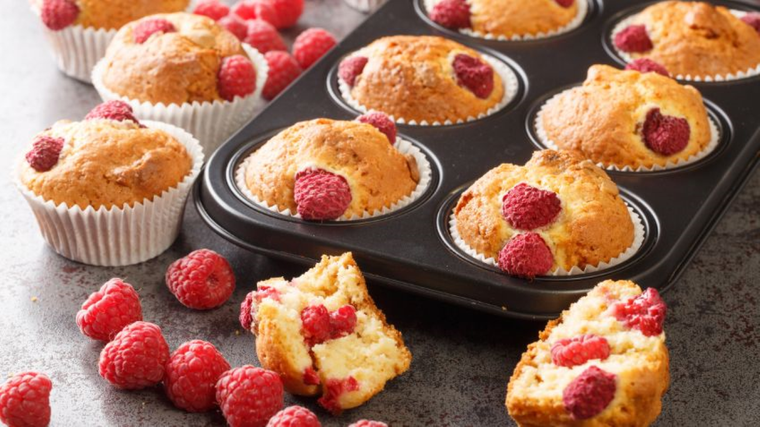 Estos muffins de manzana y frambuesa serán el deleite de tu familia Foto: Shutterstock