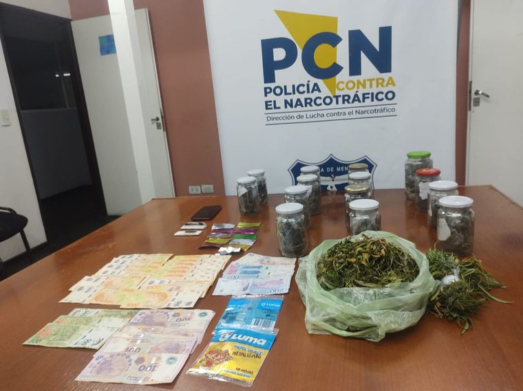 Parte de la droga y de todo lo secuestrado Foto: Ministerio de Seguridad