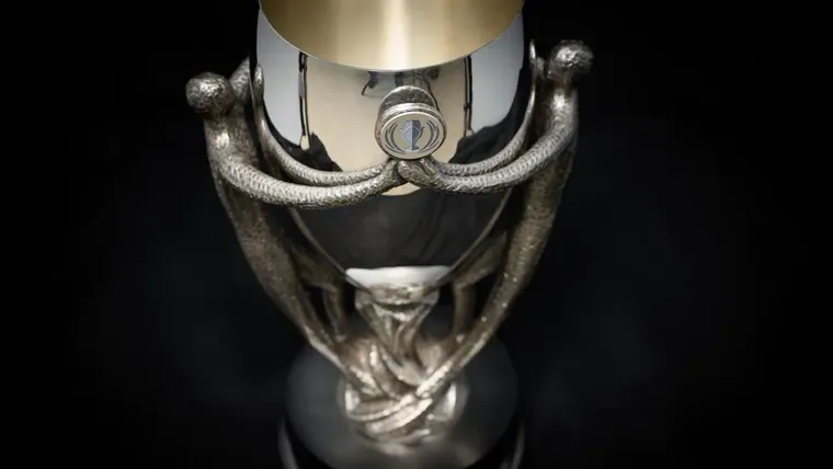 El trofeo de la Finalissima en detalle.