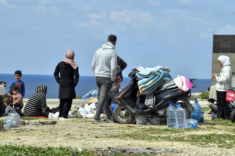 En medio de los ataques de Israel a Beirut, miles de familias huyeron la ciudad. En medio de los ataques de Israel a Beirut, miles de familias huyeron la ciudad.