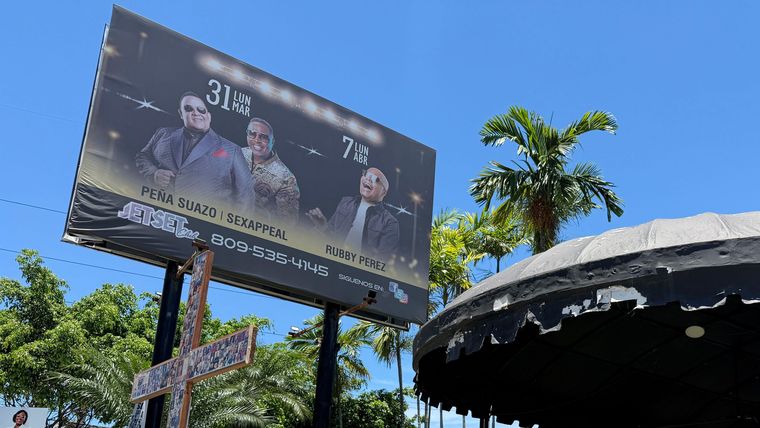 Un año después, aún no se ha retirado la última valla publicitaria del Jet Set.