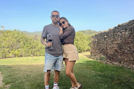 El Papu Gómez disfruta con su esposa y amigos en Mendoza. (Foto Instagram @papugomez_official).