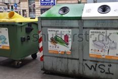 Contenedores para ropa usada en Viena, Austria. Foto Shutterstock