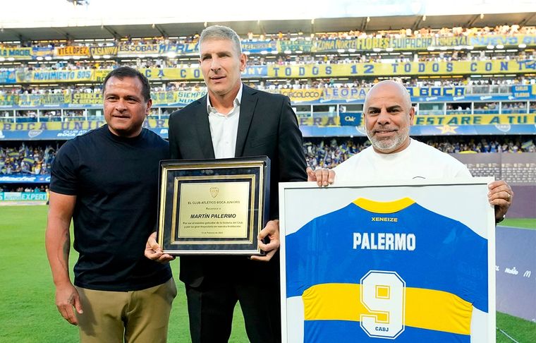 Martín Palermo Así recibieron al Titán en La Bombonera.