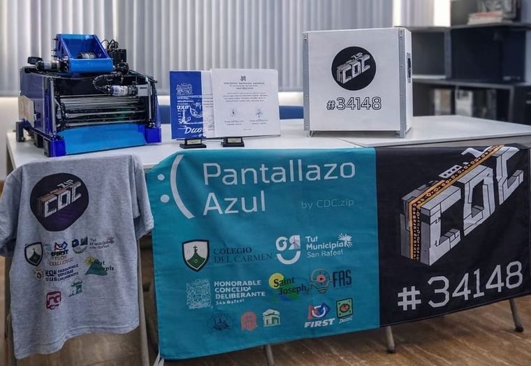El equipo CDC.zip y Pantallazo Azul viajará a Eindhoven luego de lograr un histórico premio en la FIRST Tech Challenge disputada en Mendoza. El equipo CDC.zip y Pantallazo Azul viajará a Eindhoven luego de lograr un histórico premio en la FIRST Tech Challenge disputada en Mendoza.