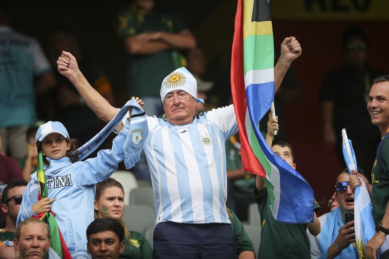 Los hinchas entonaron el Himno en tierras sudafricanas. Foto: Los Pumas