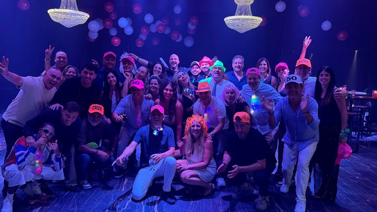 Algunos invitados usaron gorras que decían "Madrid", en referencia a la final ganada a Boca. Algunos invitados usaron gorras que decían "Madrid", en referencia a la final ganada a Boca.