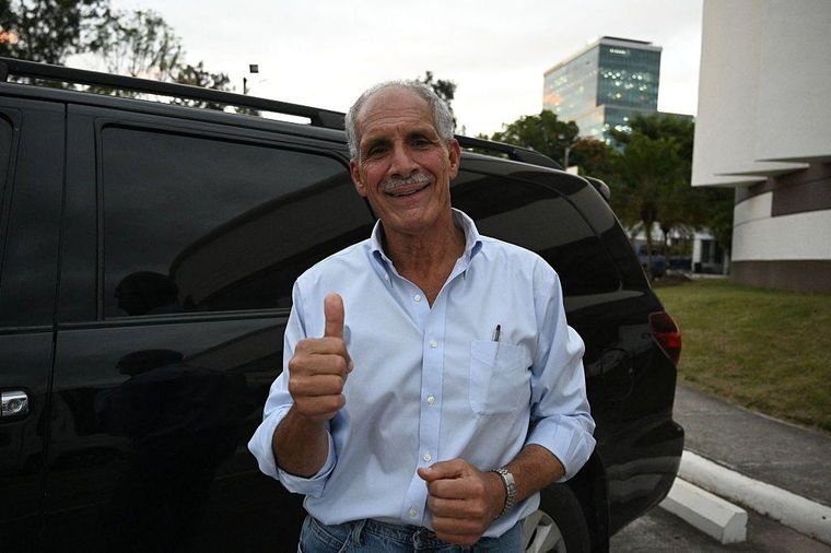 Nasry Asfura es el candidato conservador que lidera el recuento de los comicios presidenciales en Honduras.