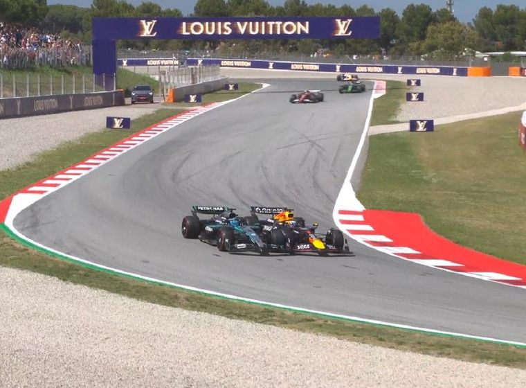 Max Verstappen fue penalizado por una peligrosa maniobra contra Russell sobre el final