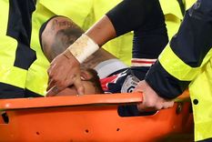 neymar sufrio una grave lesion: se fue del campo llorando y en camilla