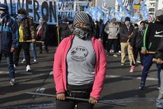Los piquetes se han transformado en una situación cada vez más rutinaria, y la gente empieza a perder la paciencia. Foto: TELAM Los piquetes se han transformado en una situación cada vez más rutinaria, y la gente empieza a perder la paciencia. Foto: TELAM