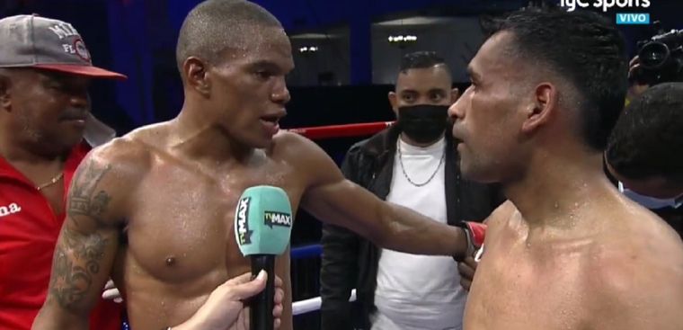 Arboleda se adjudicó el título regional superpluma Fedebol de la AMB. Foto: TyC Sports