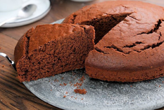 Admira este delicioso bizcocho de café, perfecto para compartir con tus amigos o familia