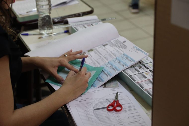 La elección del domingo se realizará con dos boletas únicas, una para cargos nacionales y otra con candidatos a bancas provinciales y de concejales. Foto: Santiago Tagua/MDZ