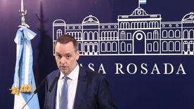 Manuel Adorni cargó contra Axel Kicillof por YPF y lo tildó de antipatria Manuel Adorni cargó contra Axel Kicillof por YPF y lo tildó de antipatria