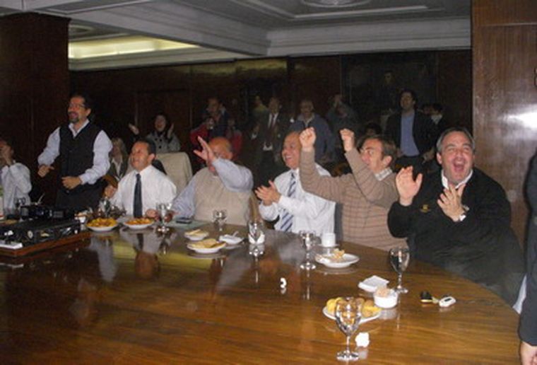 La euforia traspasó las paredes de Casa de Gobierno. Foto: MDZ