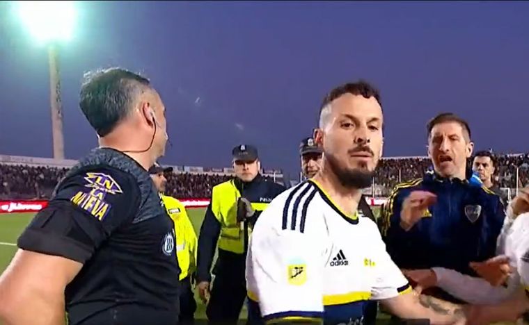 Benedetto contra Trucco en el estadio de Sarmiento. Foto: Captura