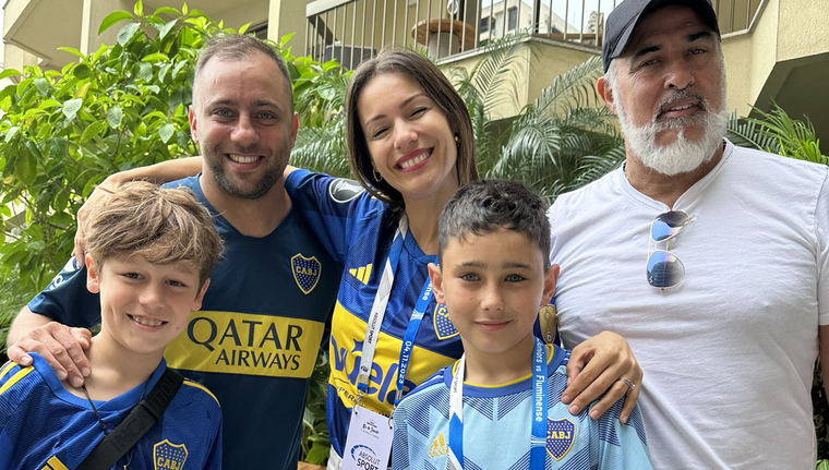 Pampita, Benja y su familia. Foto: Pampita en X