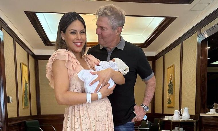 La beba de Barby Franco y Fernando Burlando estará una semana más internada La modelo y el abogado están pasando días de preocupación Foto: Instagram @barbaritafranco21
