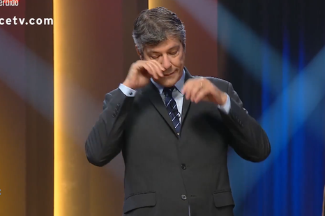 El presentador hizo una entrada diferente. El presentador hizo una entrada diferente.