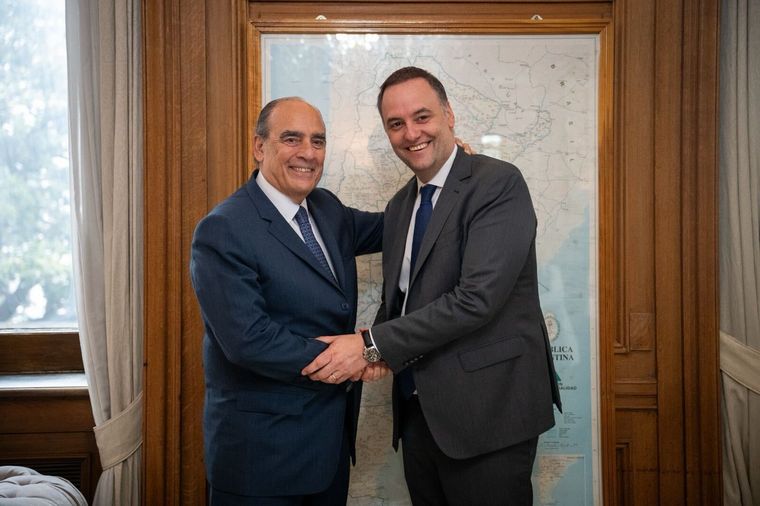 En su despedida de la Casa Rosada, Guillermo Francos se reunió con su sucesor, Manuel Adorni.