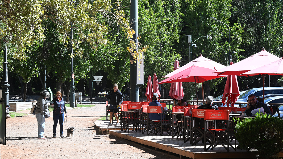 El parque suma un nuevo polo gastronómico y reabre el debate por su crecimiento