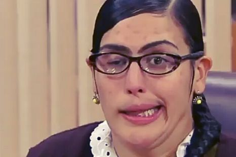 RATING. La fea más bella RATING. La fea más bella