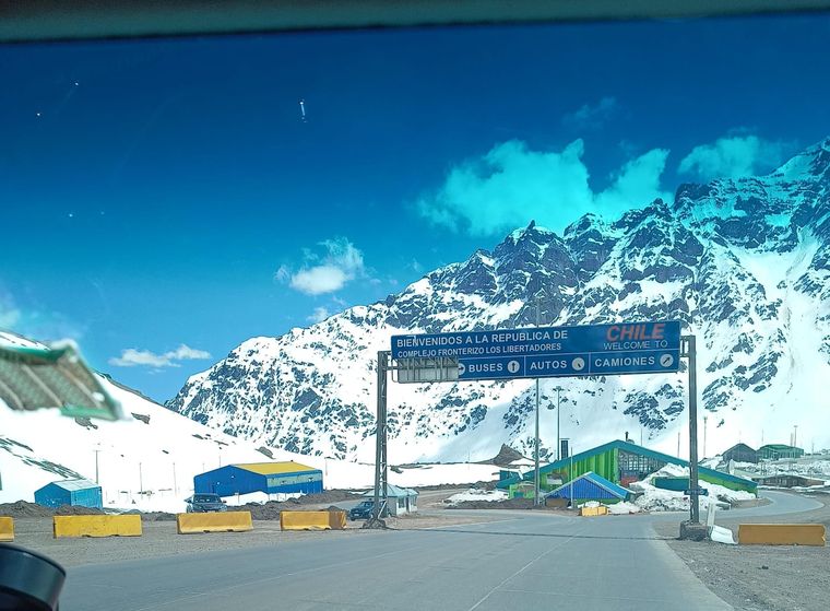 El cruce internacional cerró a las 12:30 Foto: Osvaldo Valle