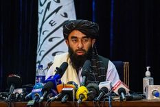 Zabihullah Mujahid hizo su primera aparición pública durante la primera rueda de prensa del Talibán en el poder. Foto: GETTY IMAGES