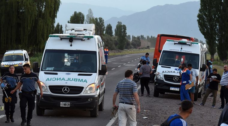 El accidente terminó con los dos jóvenes internados, pero uno está muy grave Foto: ALF PONCE / MDZ